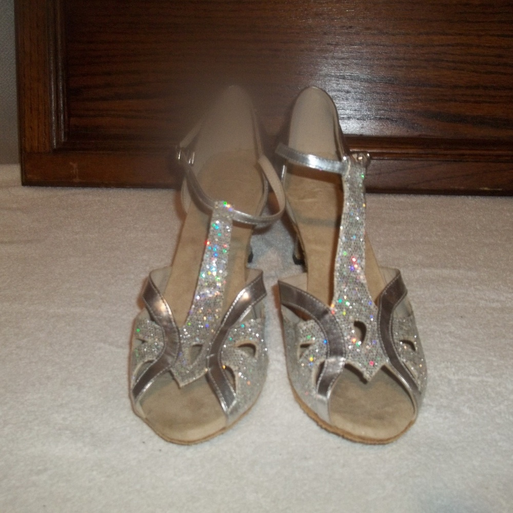 SILVER METALLIC HIGH HEELS